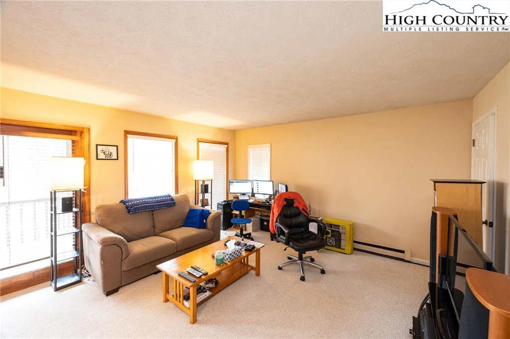 Image number 8 for the current listing