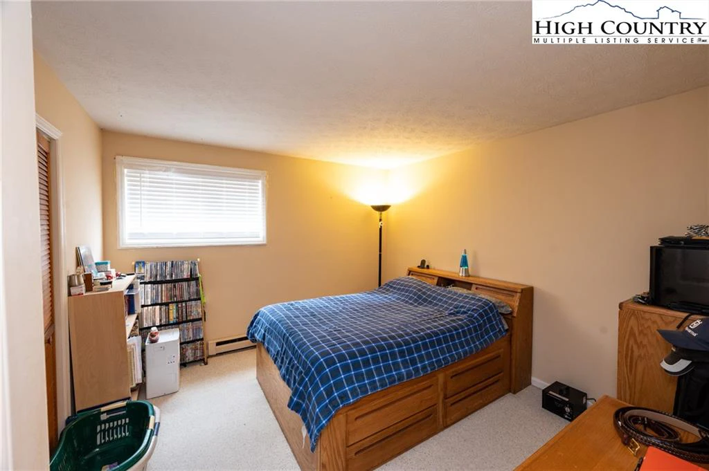 Image number 9 for the current listing