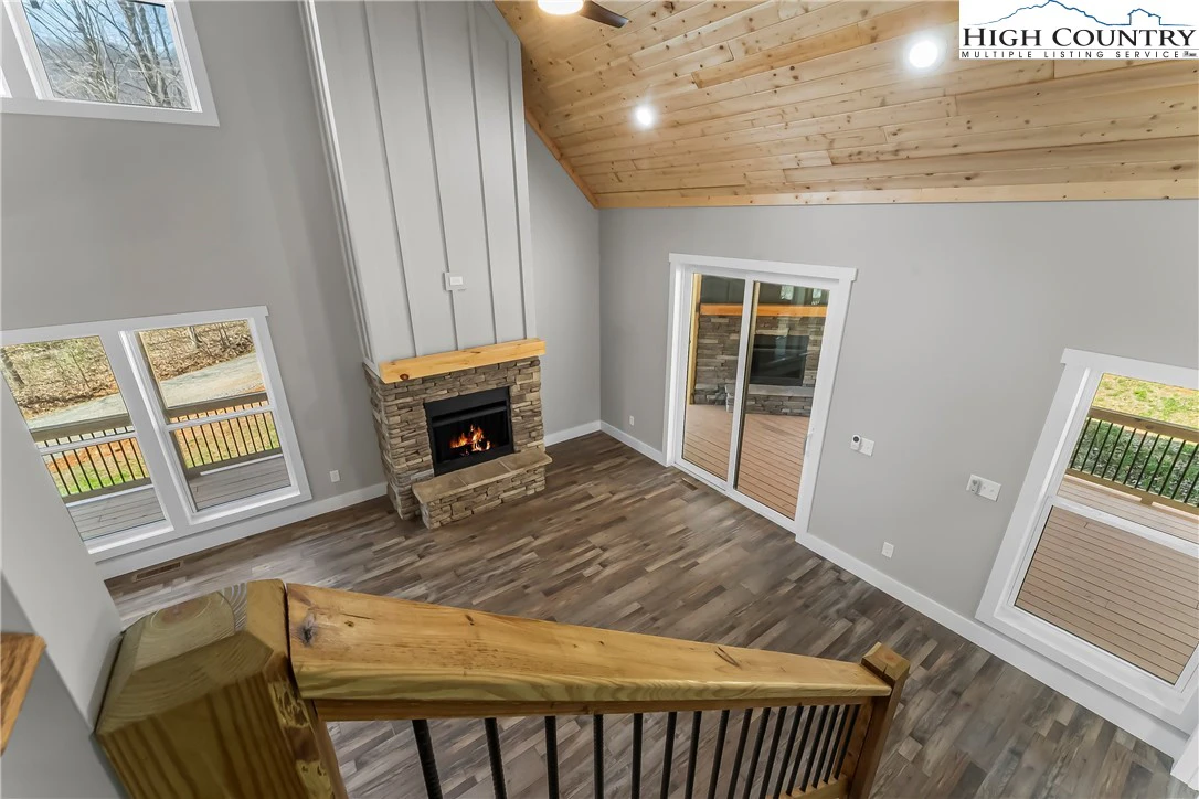 Image number 3 for the current listing