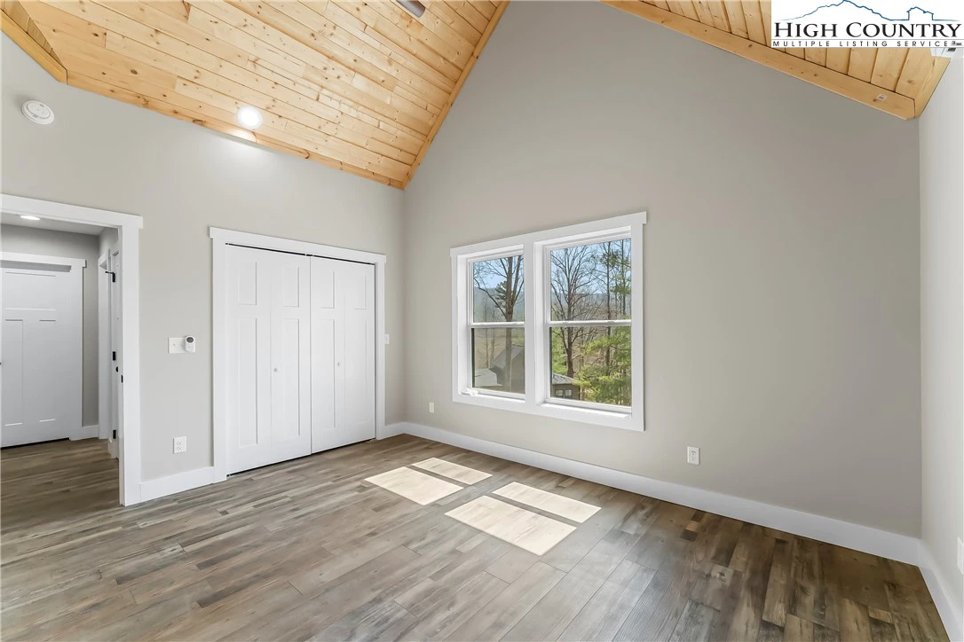 Image number 5 for the current listing