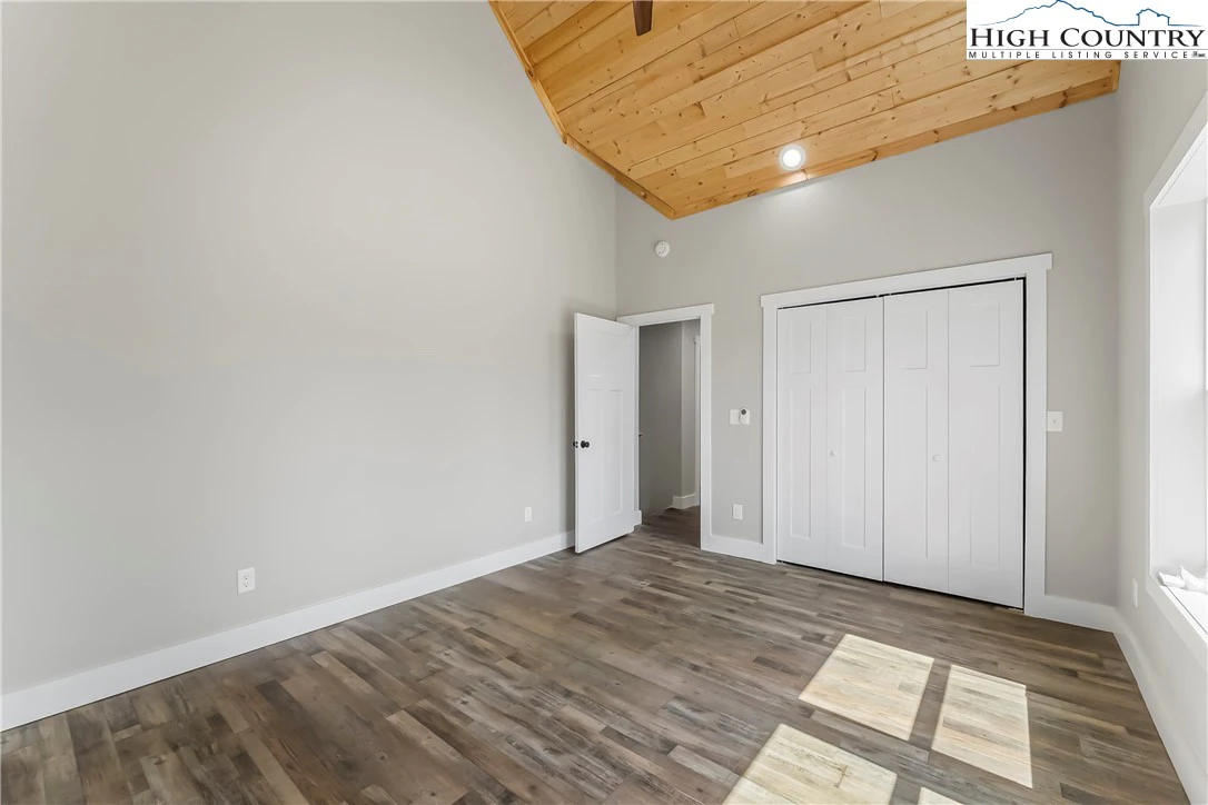 Image number 6 for the current listing