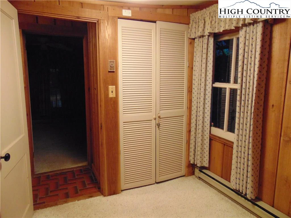 Image number 3 for the current listing