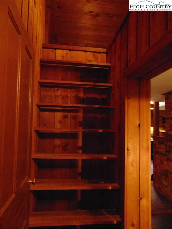 Image number 5 for the current listing