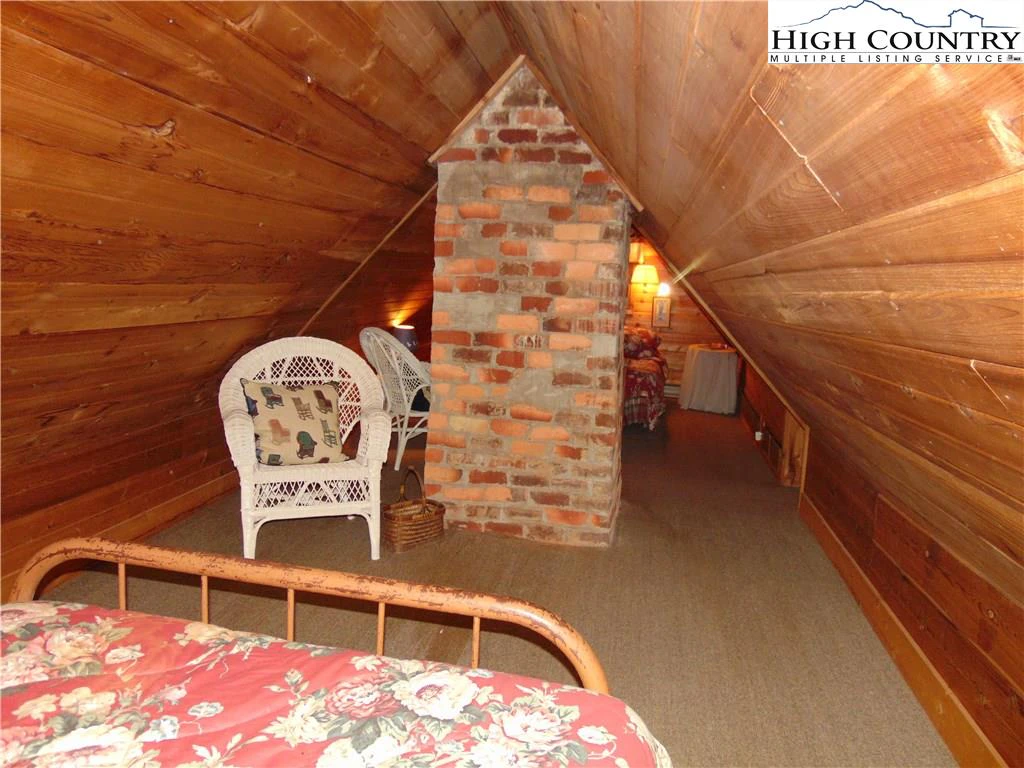 Image number 9 for the current listing