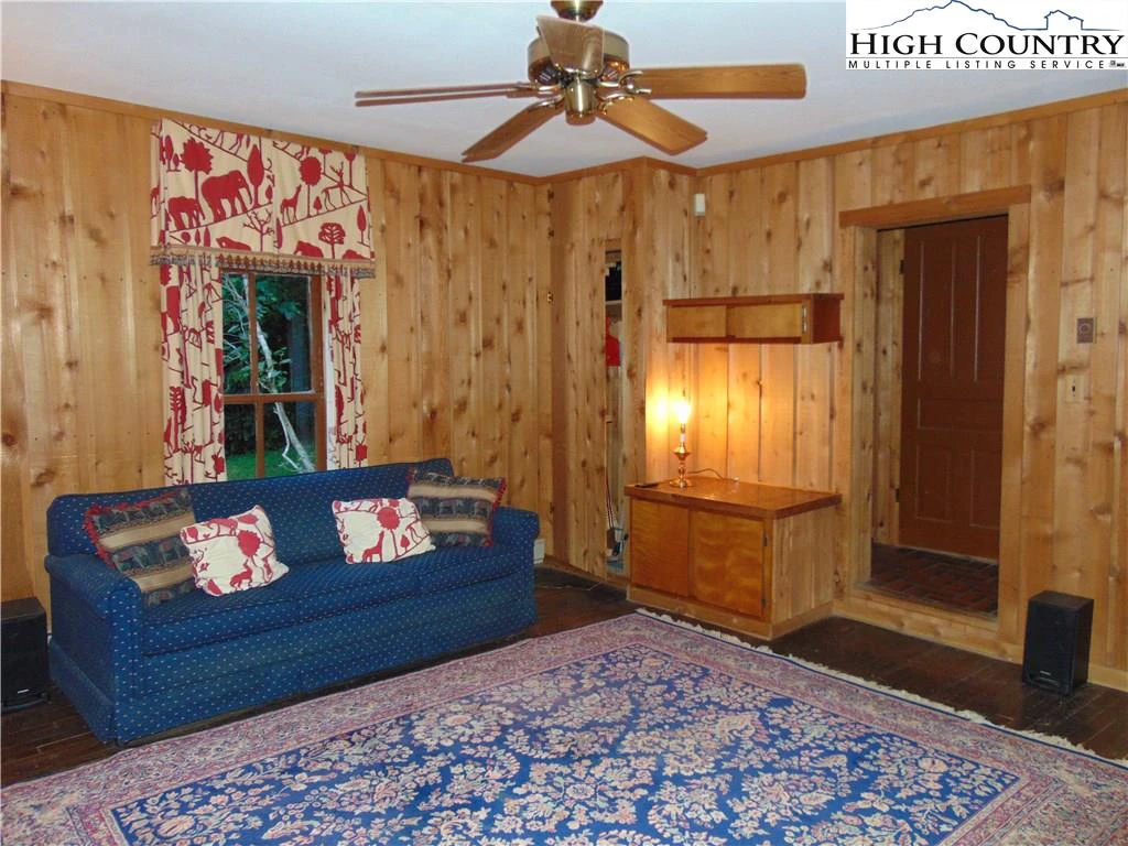Image number 10 for the current listing