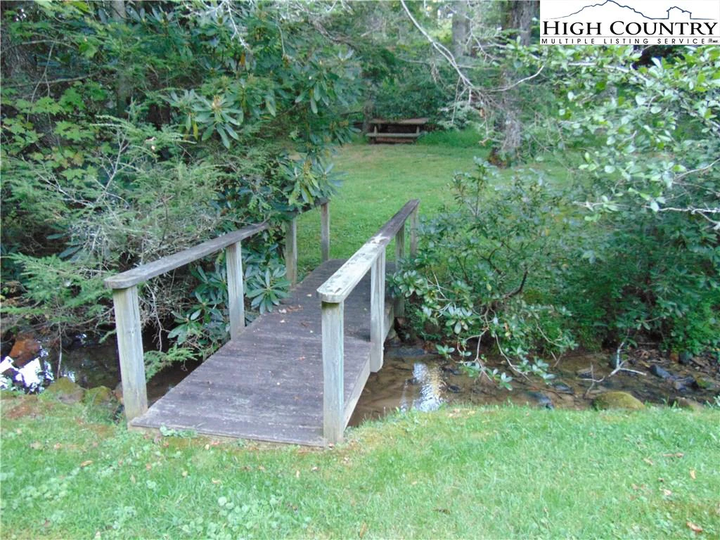 Image number 16 for the current listing