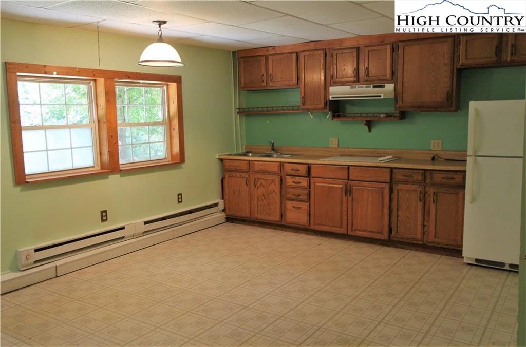 Image number 4 for the current listing