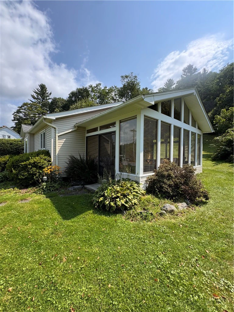 Image number 21 for the current listing