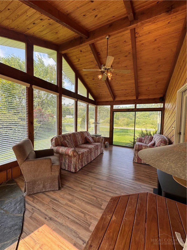 Image number 3 for the current listing