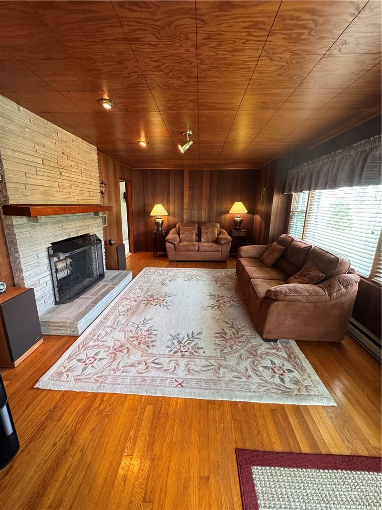Image number 5 for the current listing