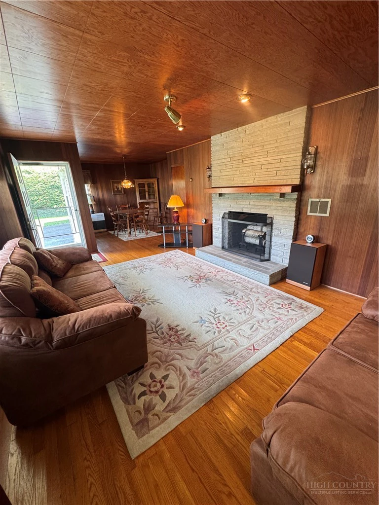 Image number 6 for the current listing