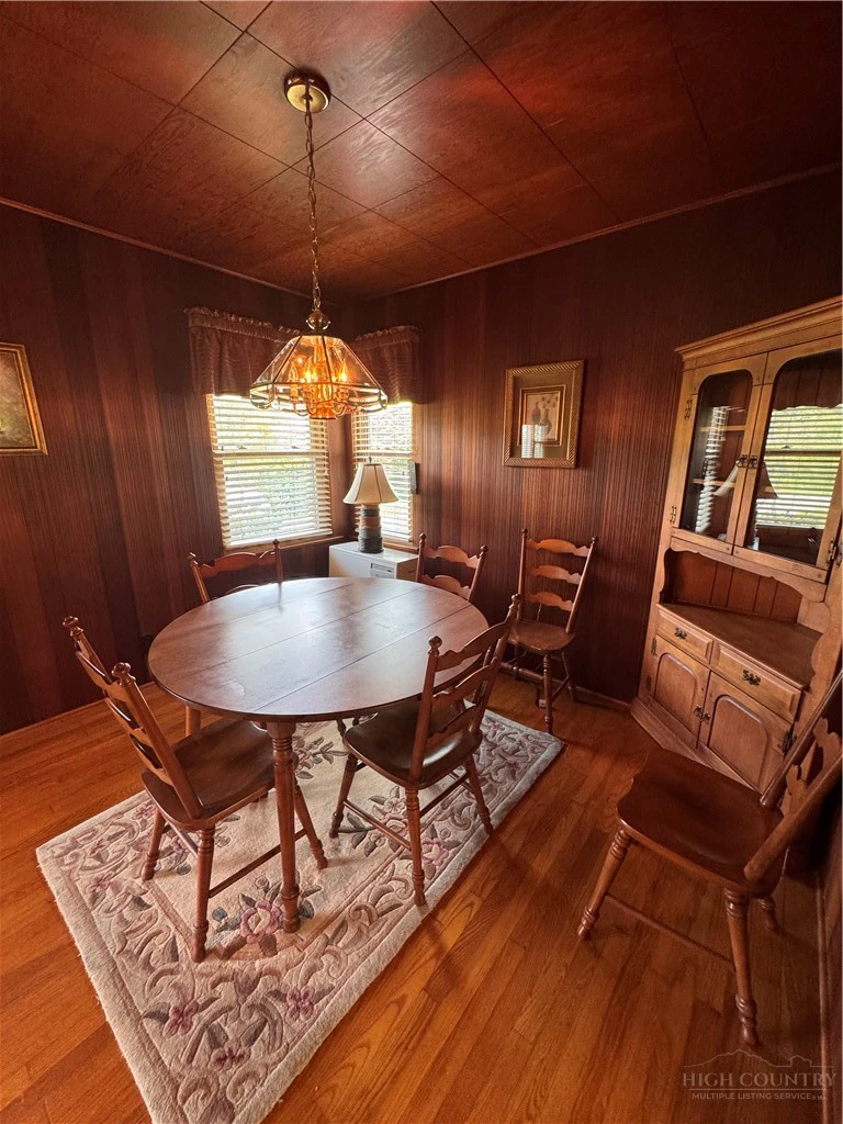 Image number 8 for the current listing