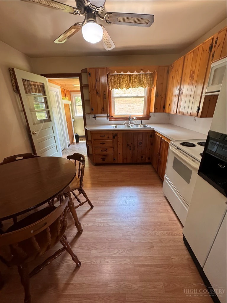 Image number 9 for the current listing