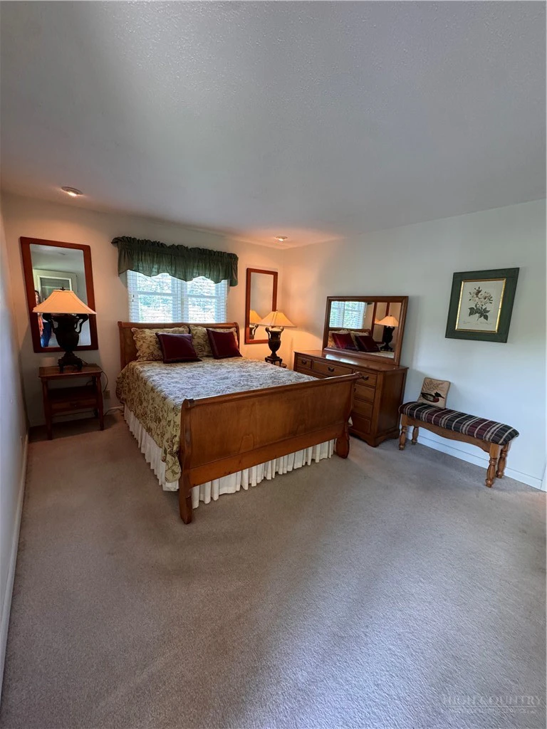 Image number 11 for the current listing