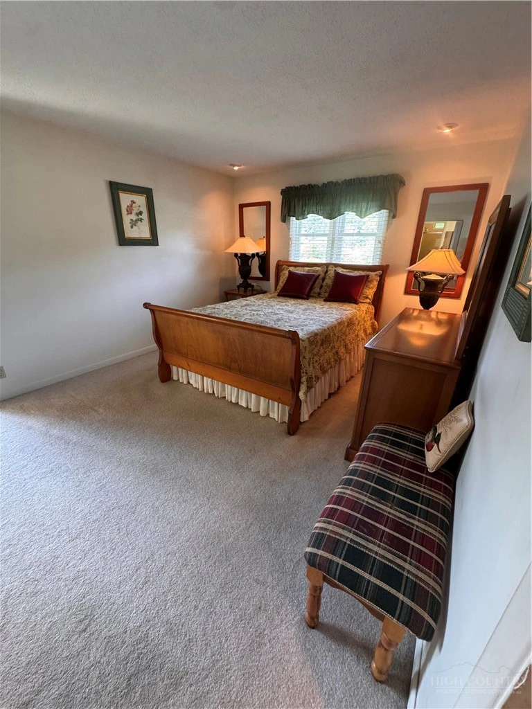 Image number 12 for the current listing