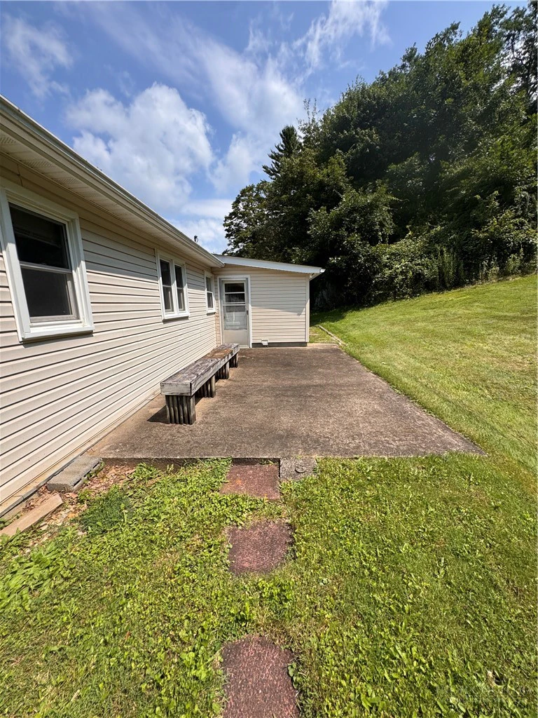 Image number 18 for the current listing