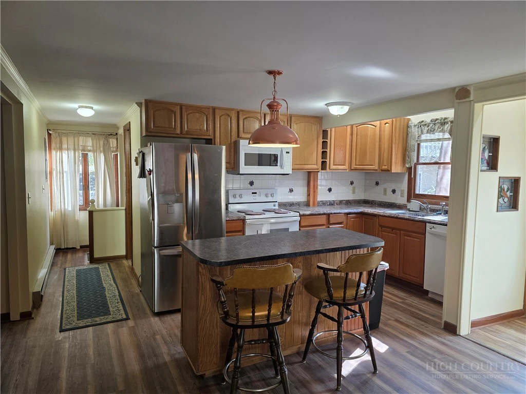 Image number 13 for the current listing
