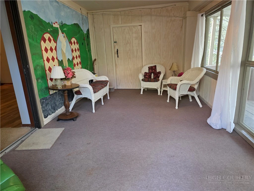 Image number 7 for the current listing
