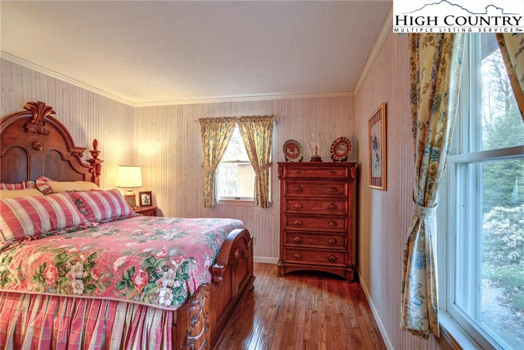 Image number 7 for the current listing