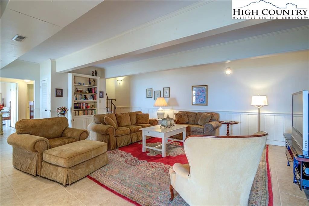 Image number 2 for the current listing