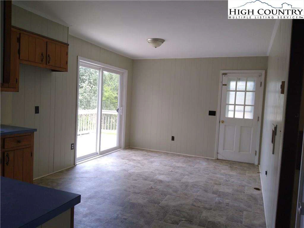 Image number 9 for the current listing