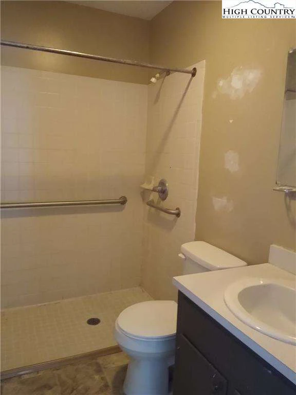 Image number 4 for the current listing