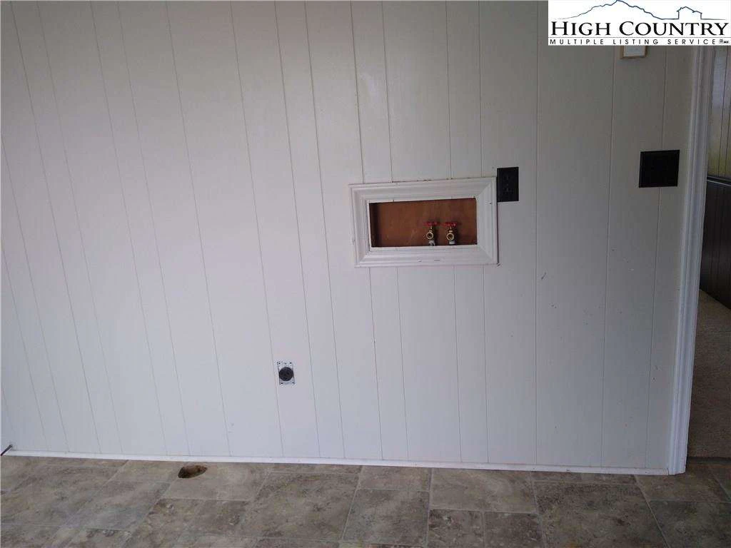 Image number 3 for the current listing