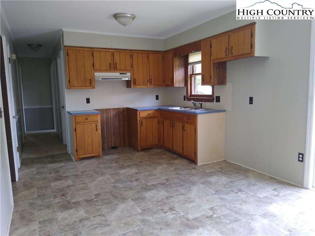 Image number 10 for the current listing