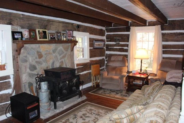 Image number 8 for the current listing