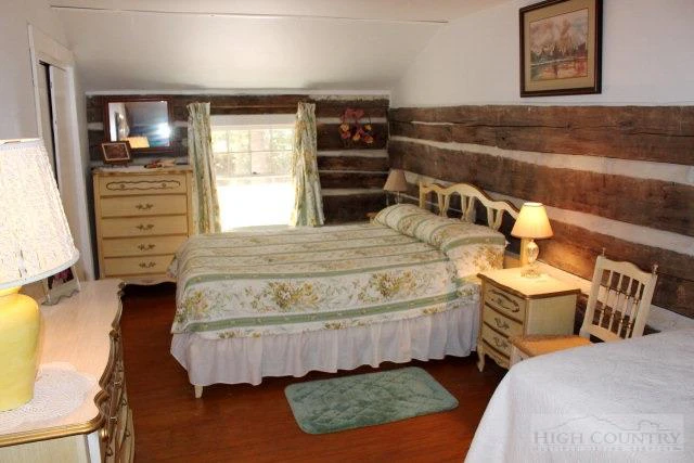 Image number 3 for the current listing