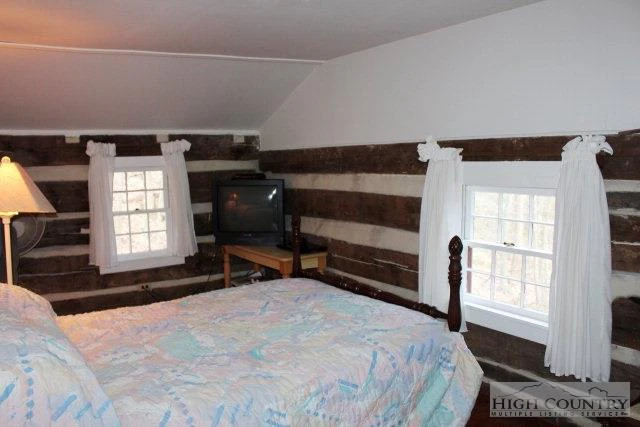 Image number 15 for the current listing