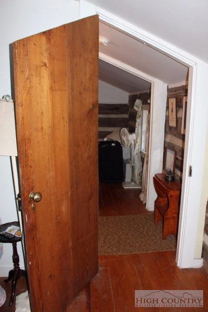Image number 14 for the current listing