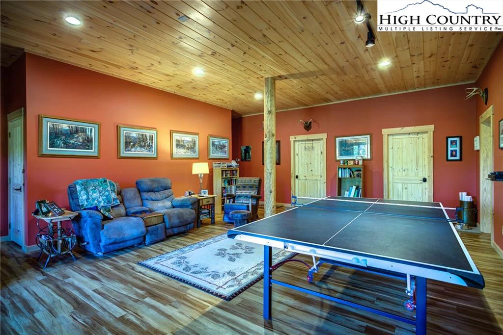 Image number 7 for the current listing