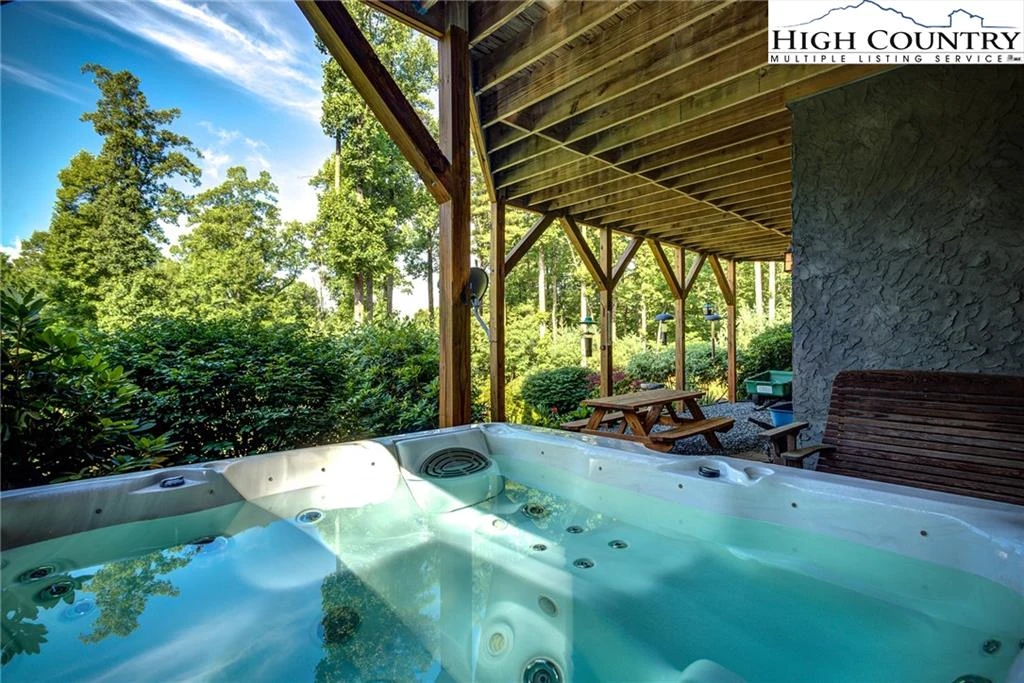 Image number 9 for the current listing