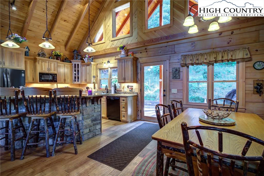 Image number 11 for the current listing