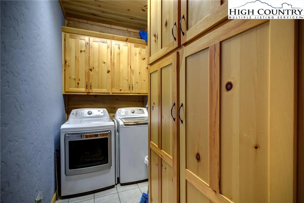 Image number 14 for the current listing