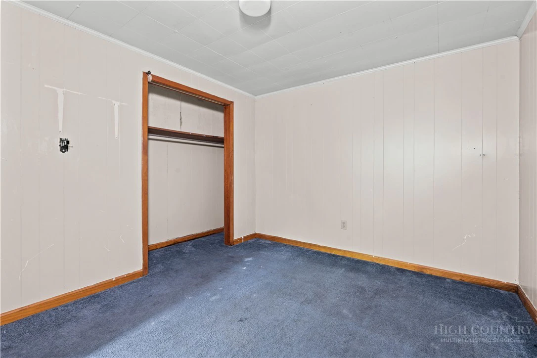 Image number 22 for the current listing