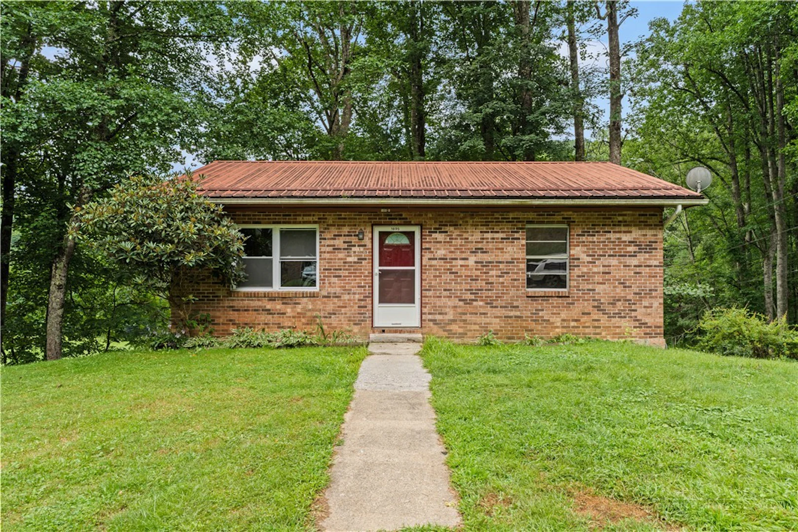 Image number 1 for the current listing