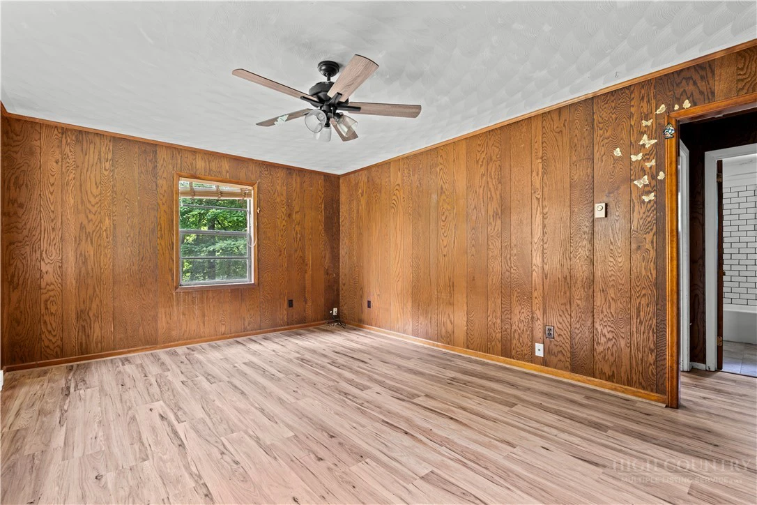 Image number 2 for the current listing