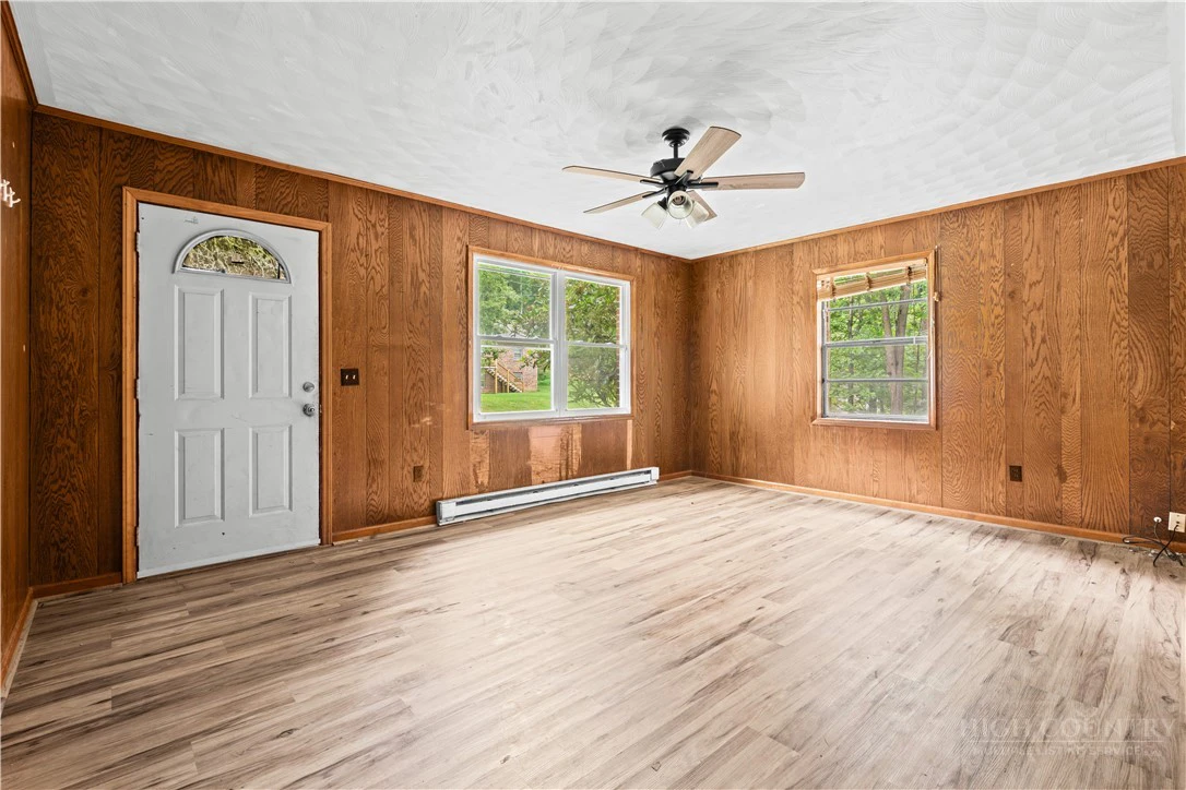 Image number 5 for the current listing