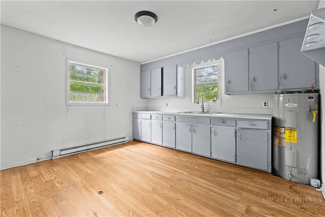 Image number 6 for the current listing