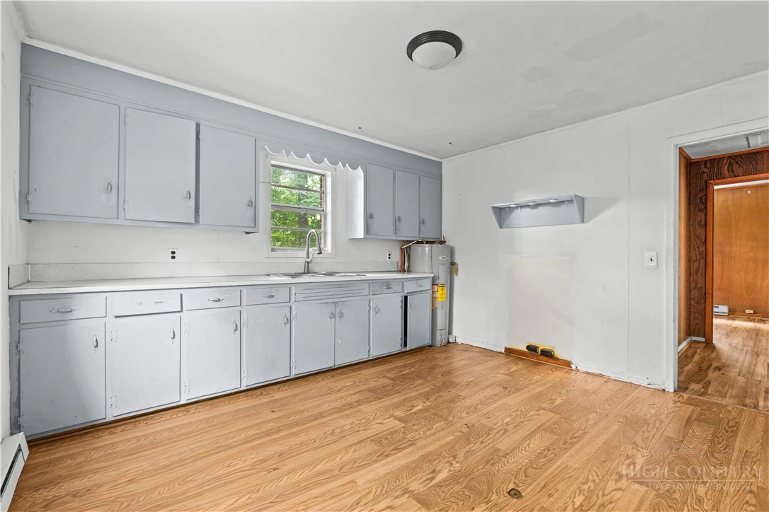 Image number 7 for the current listing