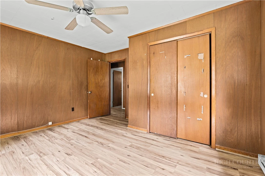 Image number 13 for the current listing