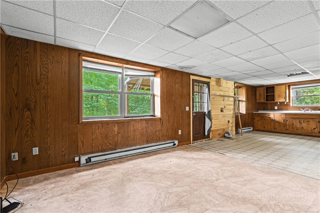 Image number 14 for the current listing