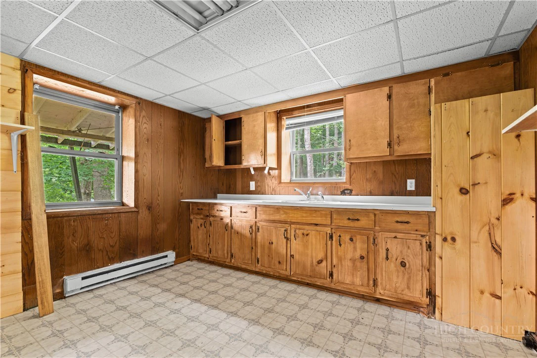 Image number 16 for the current listing