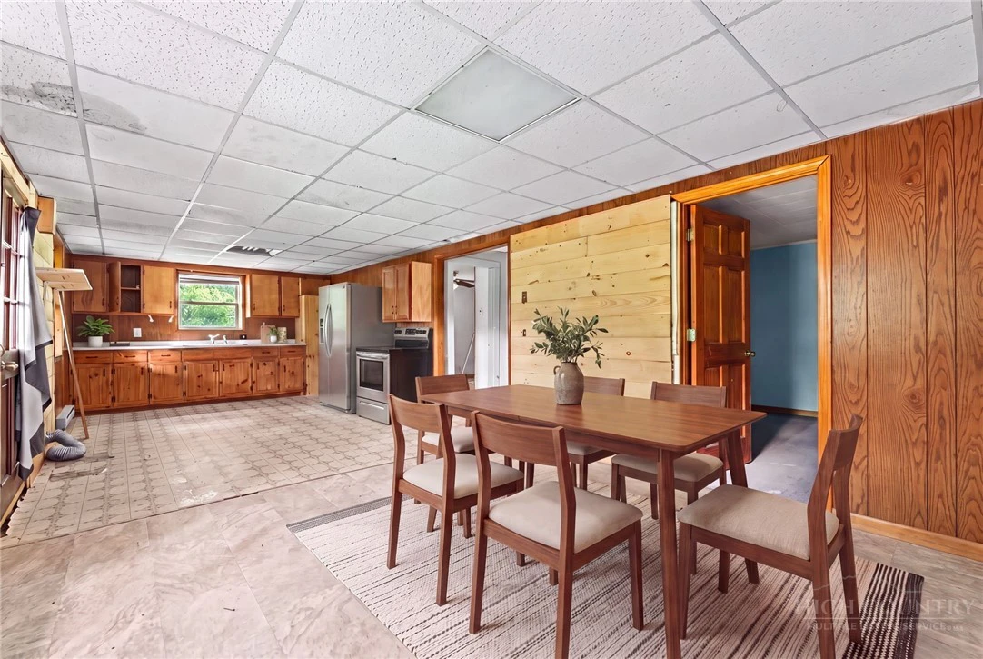 Image number 19 for the current listing