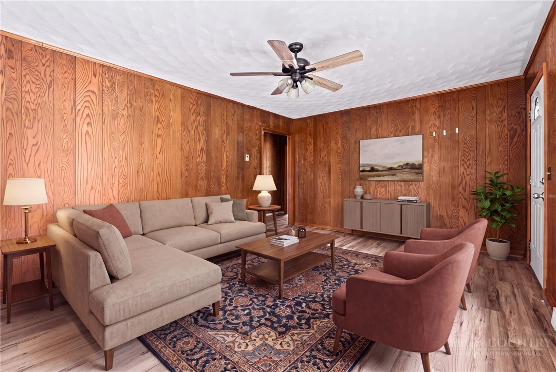 Image number 4 for the current listing