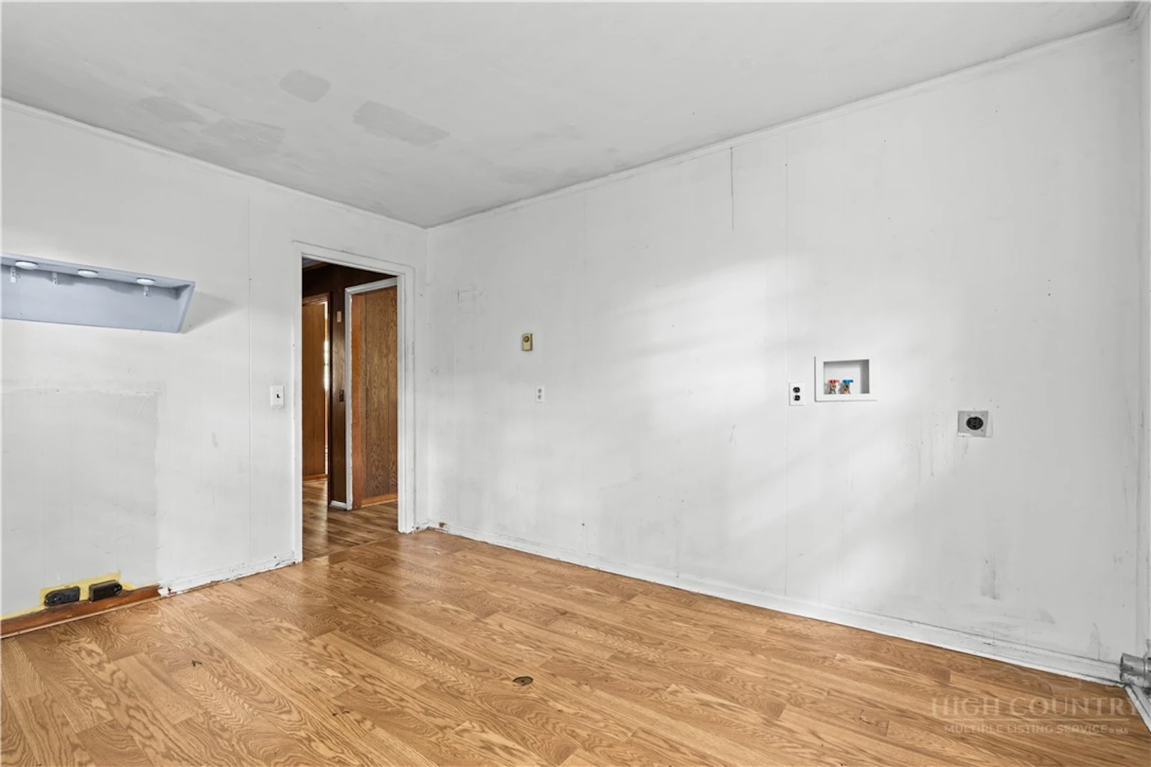 Image number 9 for the current listing