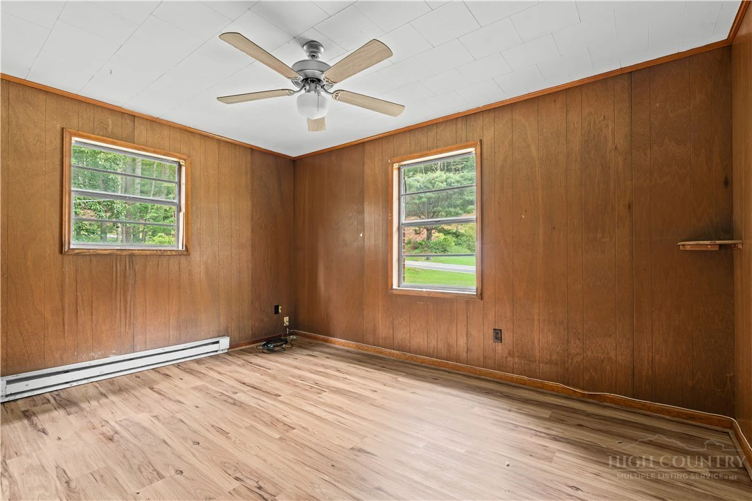 Image number 14 for the current listing