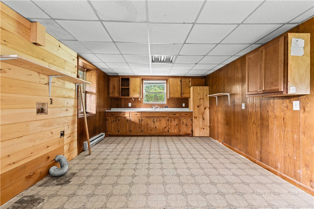 Image number 17 for the current listing
